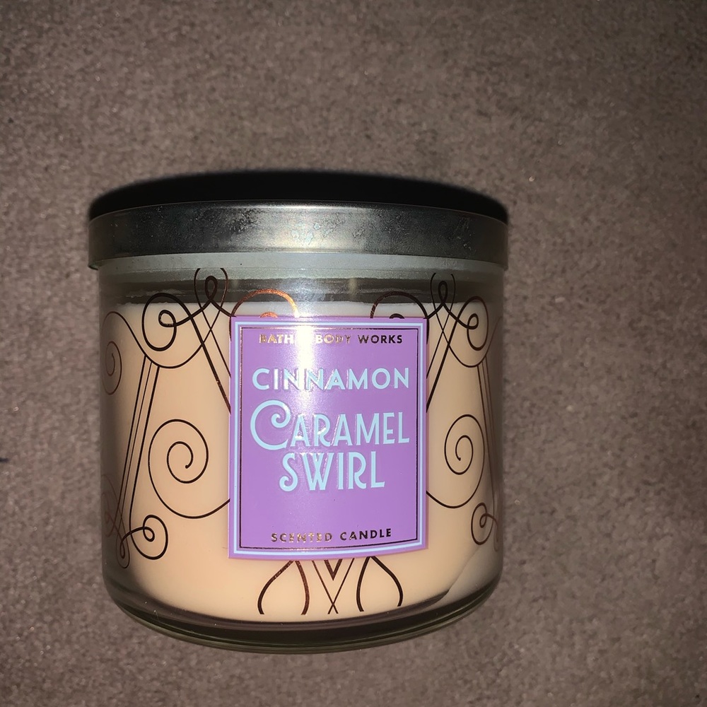 Bath and Body Works Cinnamon Carmel Swirl Candle